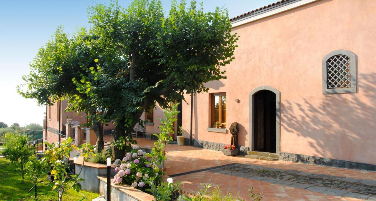La corte di Bafè B&B Slow Life Zafferana Etnea Esterno foto