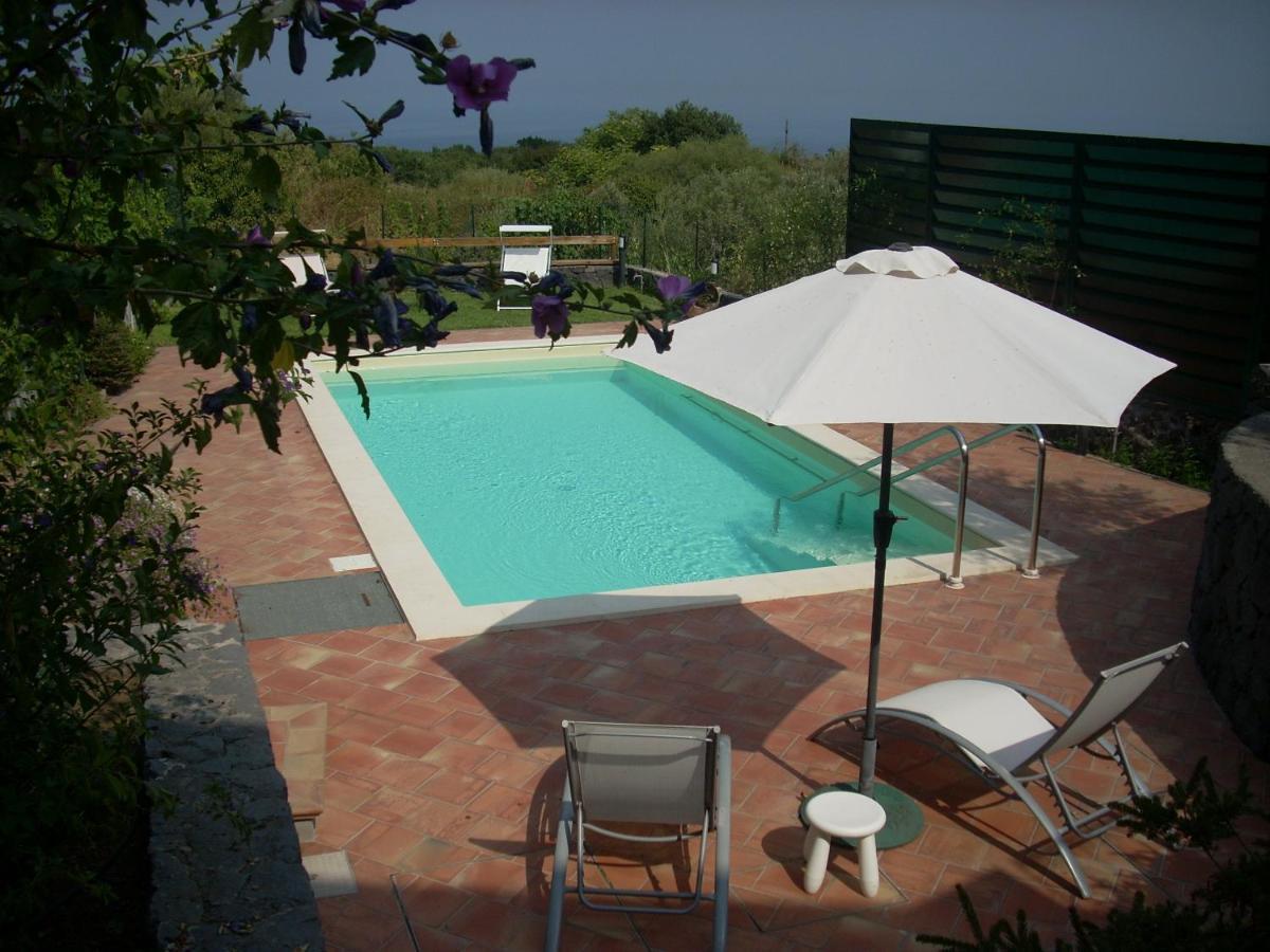 La corte di Bafè B&B Slow Life Zafferana Etnea Esterno foto