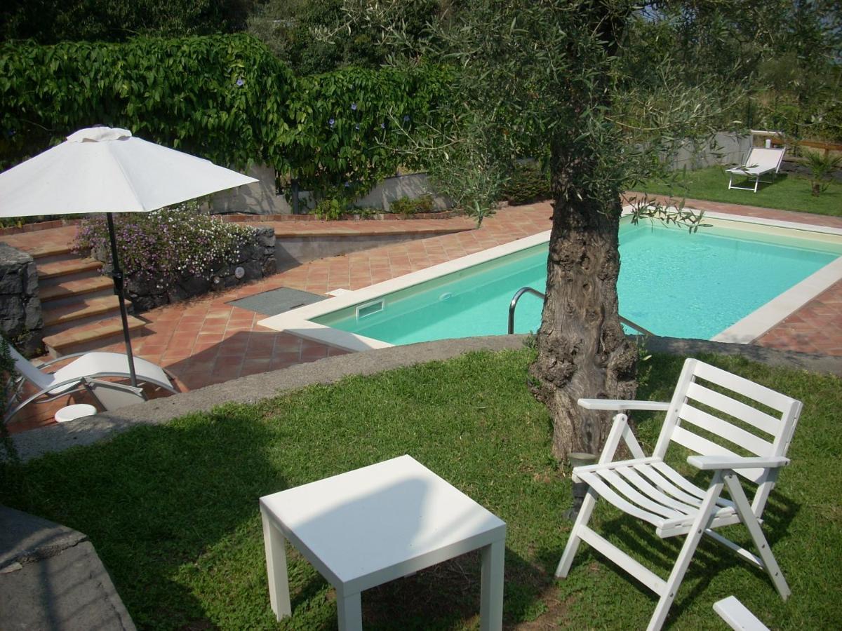 La corte di Bafè B&B Slow Life Zafferana Etnea Esterno foto