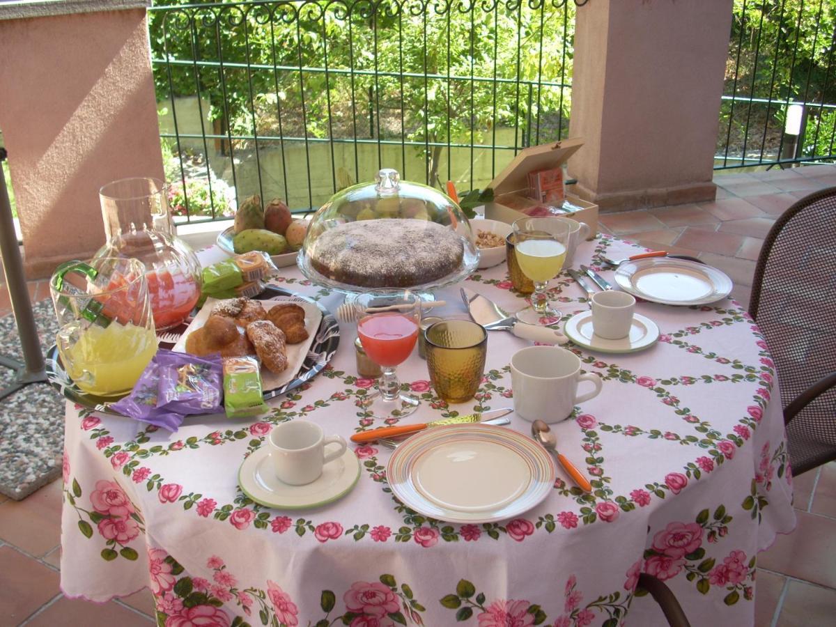 La corte di Bafè B&B Slow Life Zafferana Etnea Esterno foto