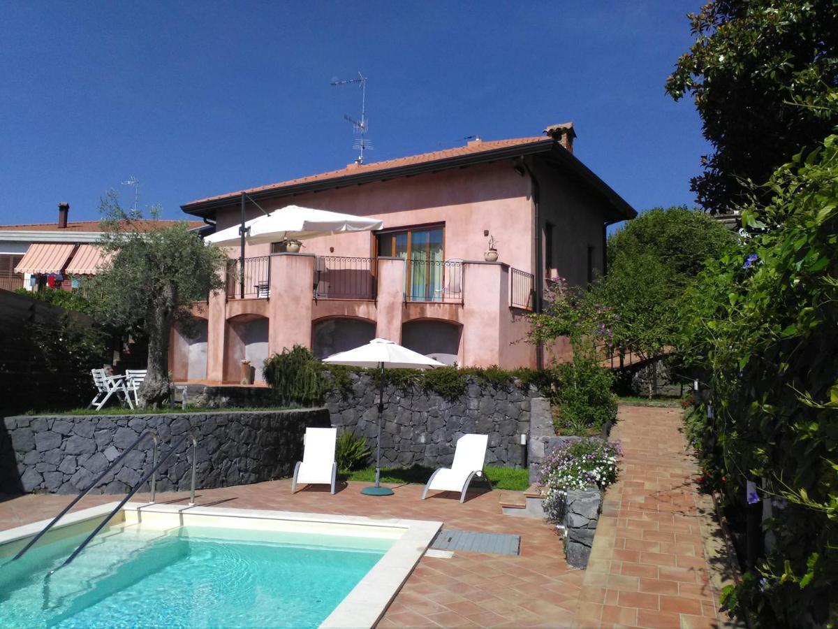 La corte di Bafè B&B Slow Life Zafferana Etnea Esterno foto