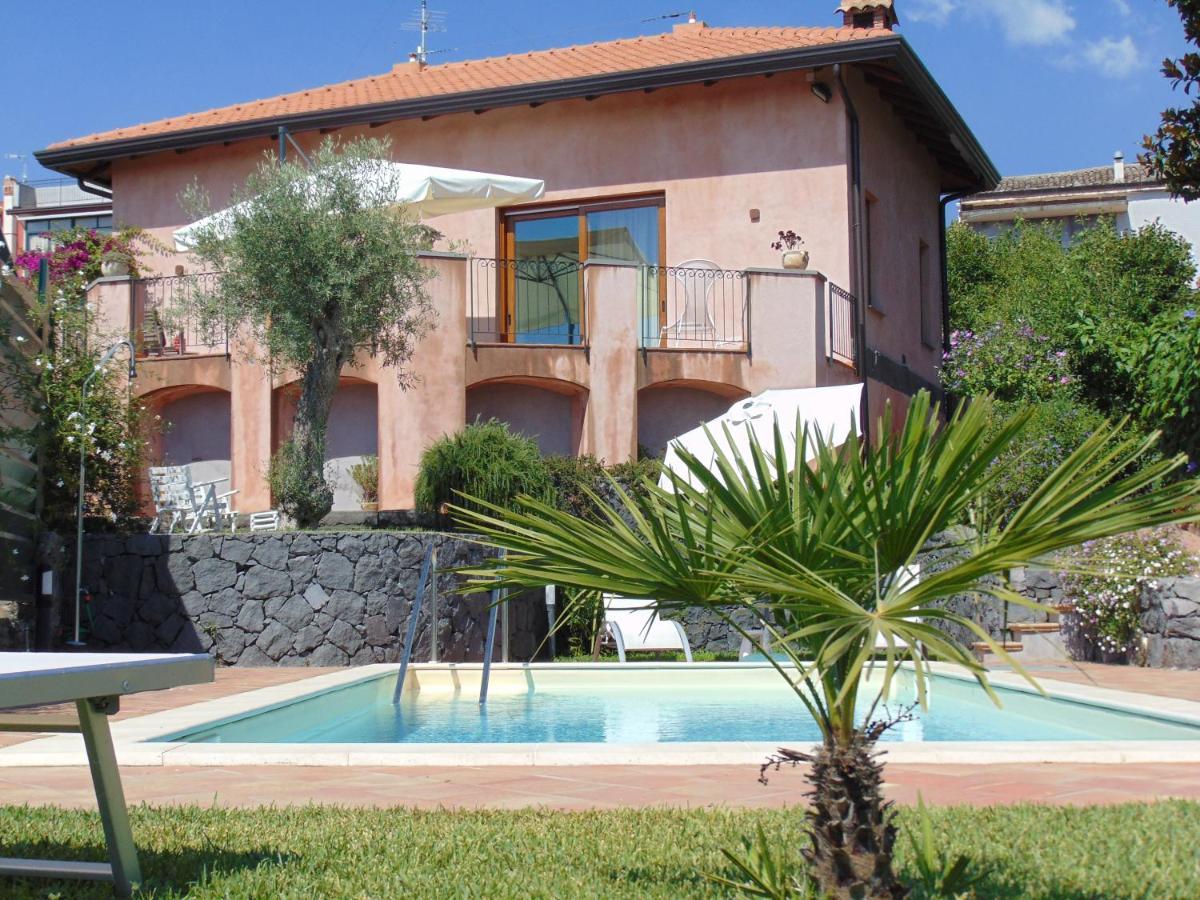 La corte di Bafè B&B Slow Life Zafferana Etnea Esterno foto
