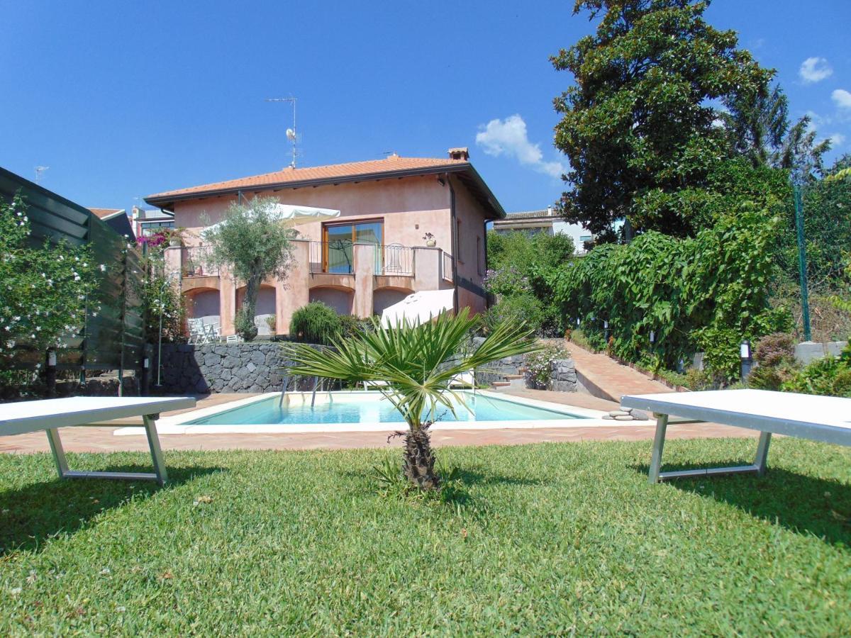 La corte di Bafè B&B Slow Life Zafferana Etnea Esterno foto